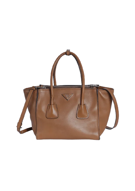 TWIN POCKET GLACE CALF TOTE