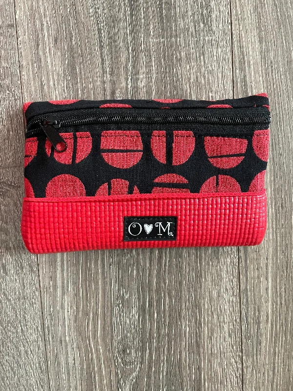 Your Perfect Bag At The Perfect PriceInspired Bags For Luxury Fashion Lovers Red Clutch-Circle Print Fabric Your Perfect Bag At The Perfect PriceInspired Bags For Luxury Fashion Lovers Red Clutch-Circle Print Fabric